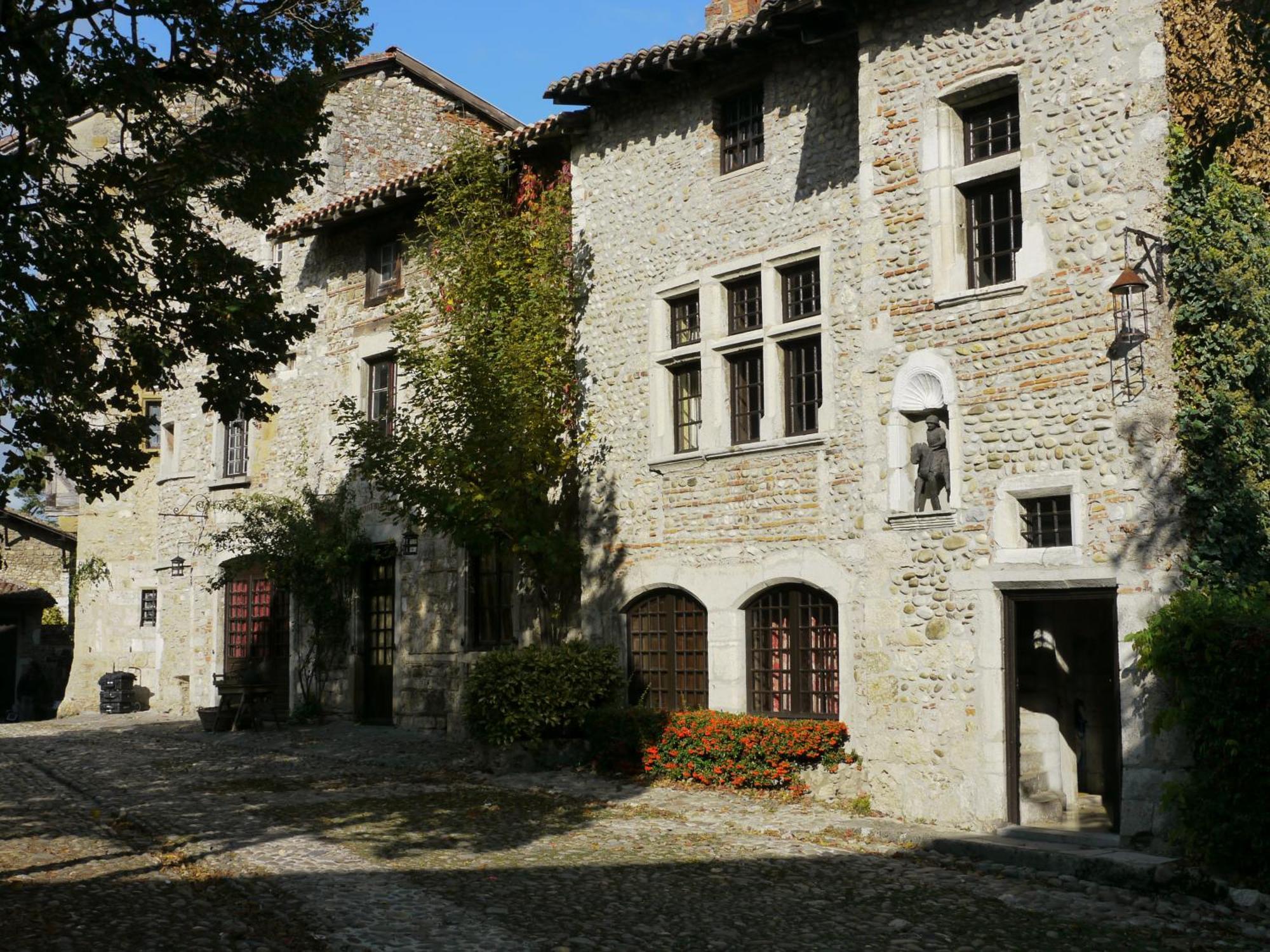 Du Vieux Perouges